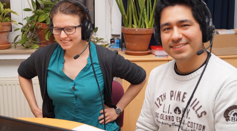 In Doppelmoderation: Bettina Wegner und Pedro Prudencio